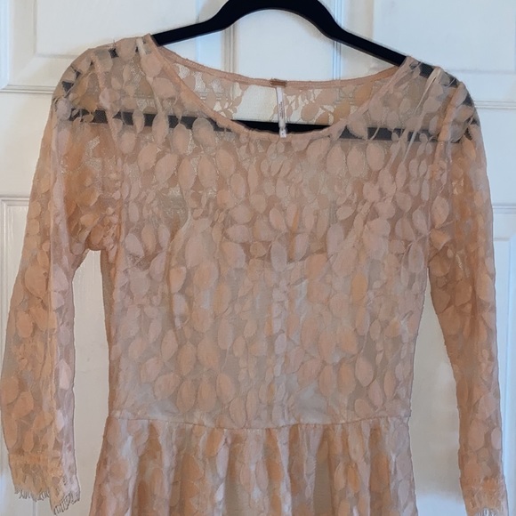 Free People dress. Sheer leaf patterned overlay; attached slip - Picture 3 of 6
